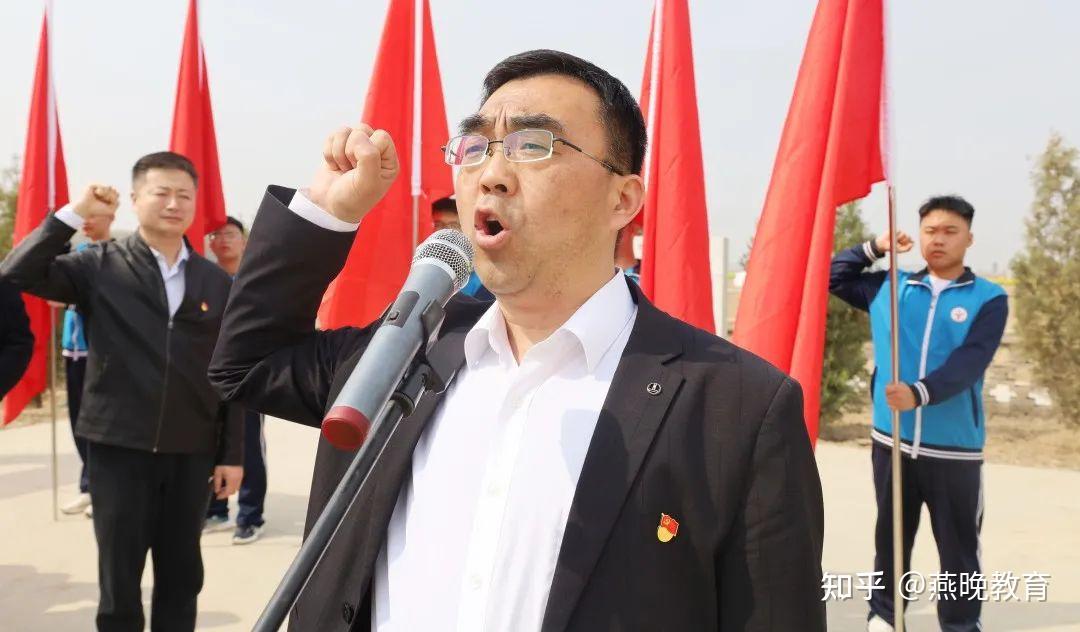 缅怀革命先烈传承红色基因武邑县二中举行清明扫墓活动