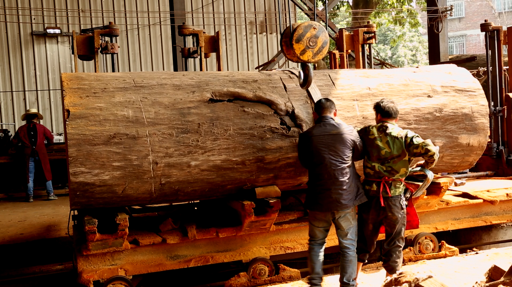 淘宝的实木大板桌面为什么这么便宜,是不是贴