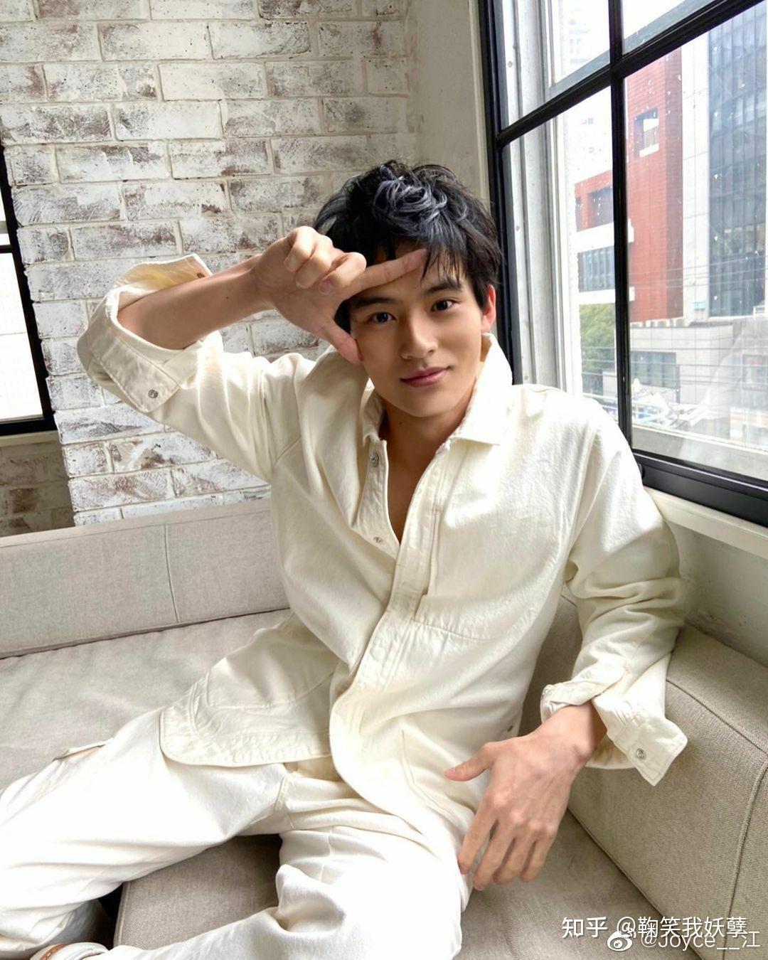 可以分享一下冈田健史的图片吗当壁纸的那种