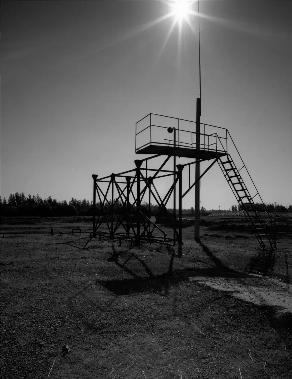 黑白影像梁策大画幅摄影作品存在供大家欣赏分析