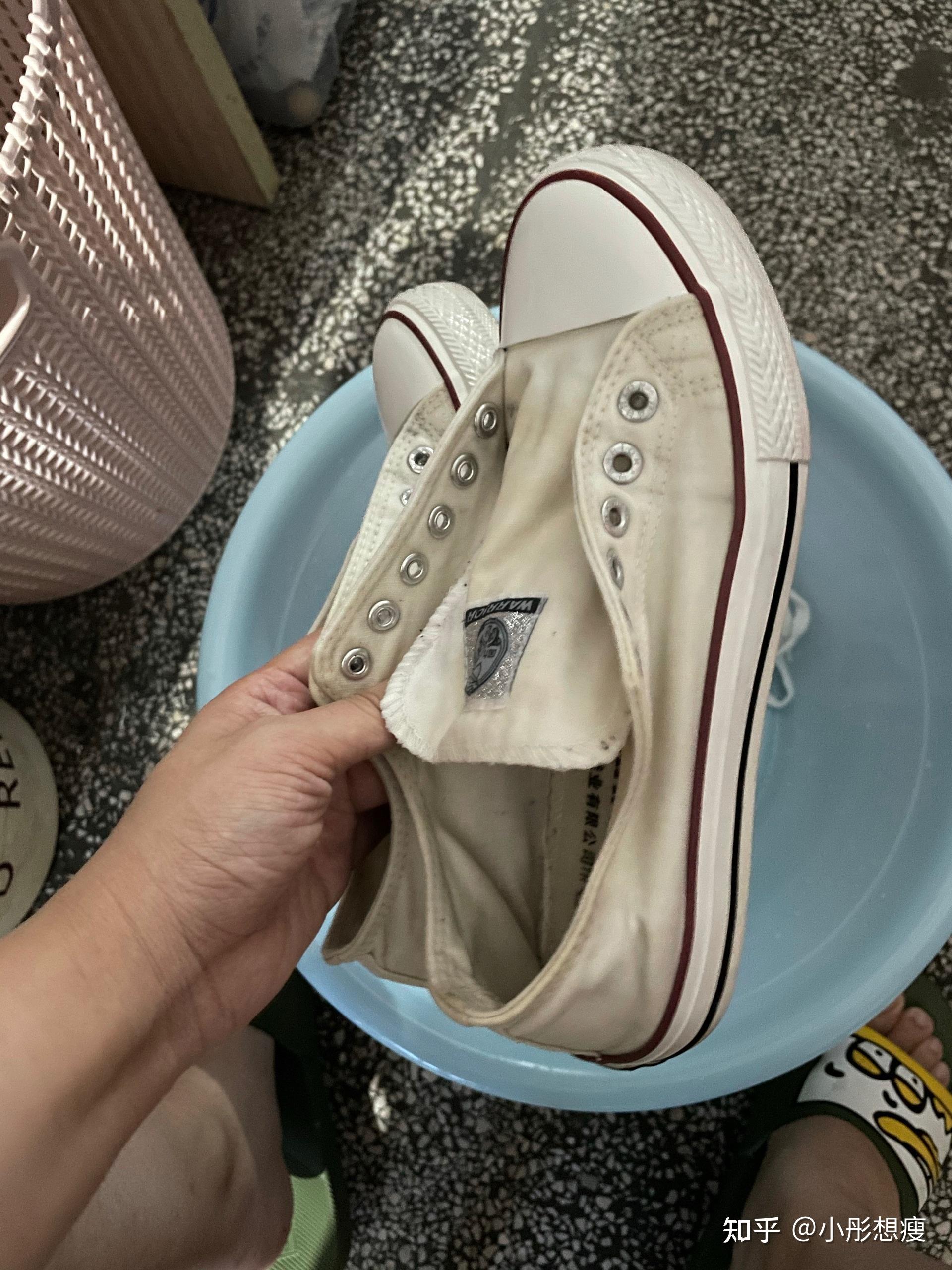 小白鞋洗了之后晒黄了怎么办