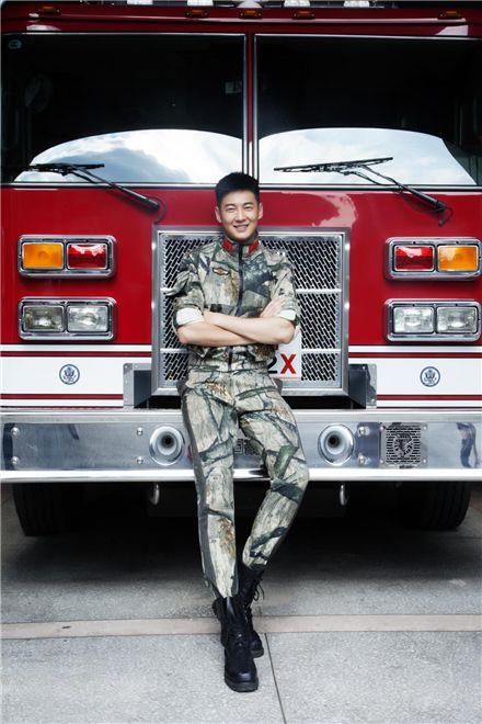 《极速青春》还是正在播的《特勤精英》,都感觉到丁野成长了很多,虽然