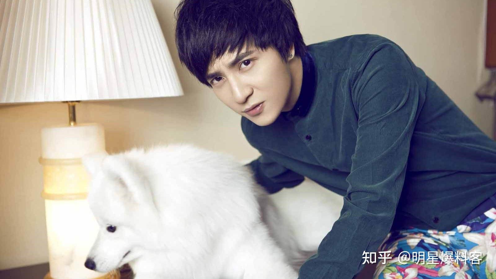 薛之谦在《火星情报局》提到儿子"小雪糕",说之前有次演唱会开始前