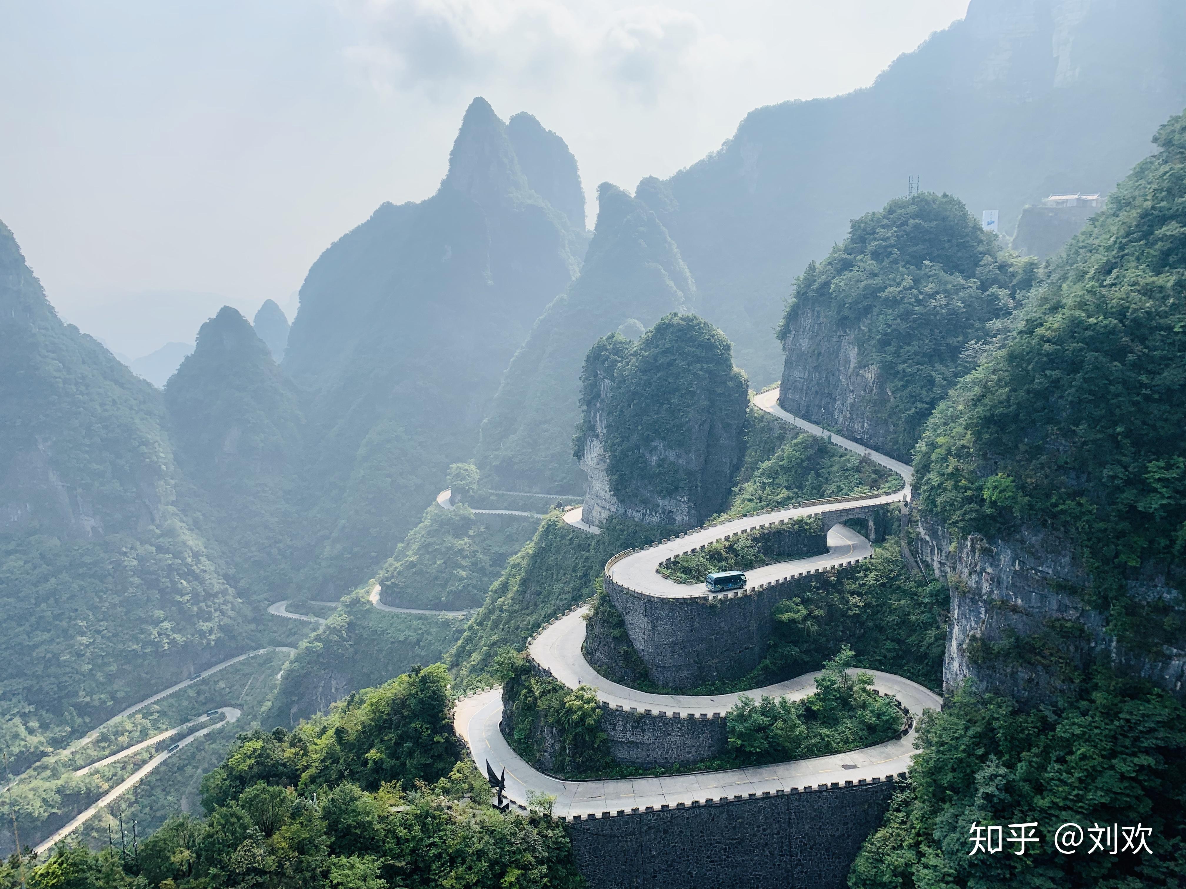 天门山盘山公路:天下第一公路奇观天门山天门洞:张家界天门山的4大