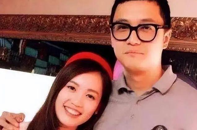 原因是他发现马蓉与自己的经纪人宋喆存在婚外不正当关系.