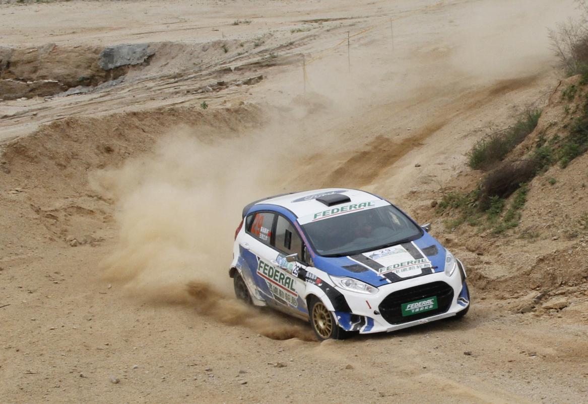 在国际还是在国内汽车比赛中,主要是分为两大类:场地赛车和非场地赛车