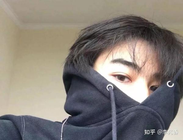 男生网名简短干净二个字(男生文艺网名简单点的，干净好听名字，小鲜肉专享版)