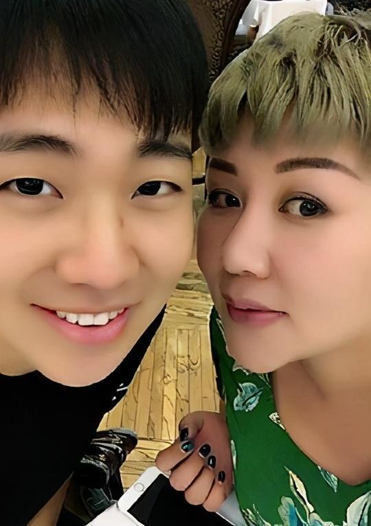 "德云社能有今天的成就,背后离不开王惠的付出,都说一个女人能影