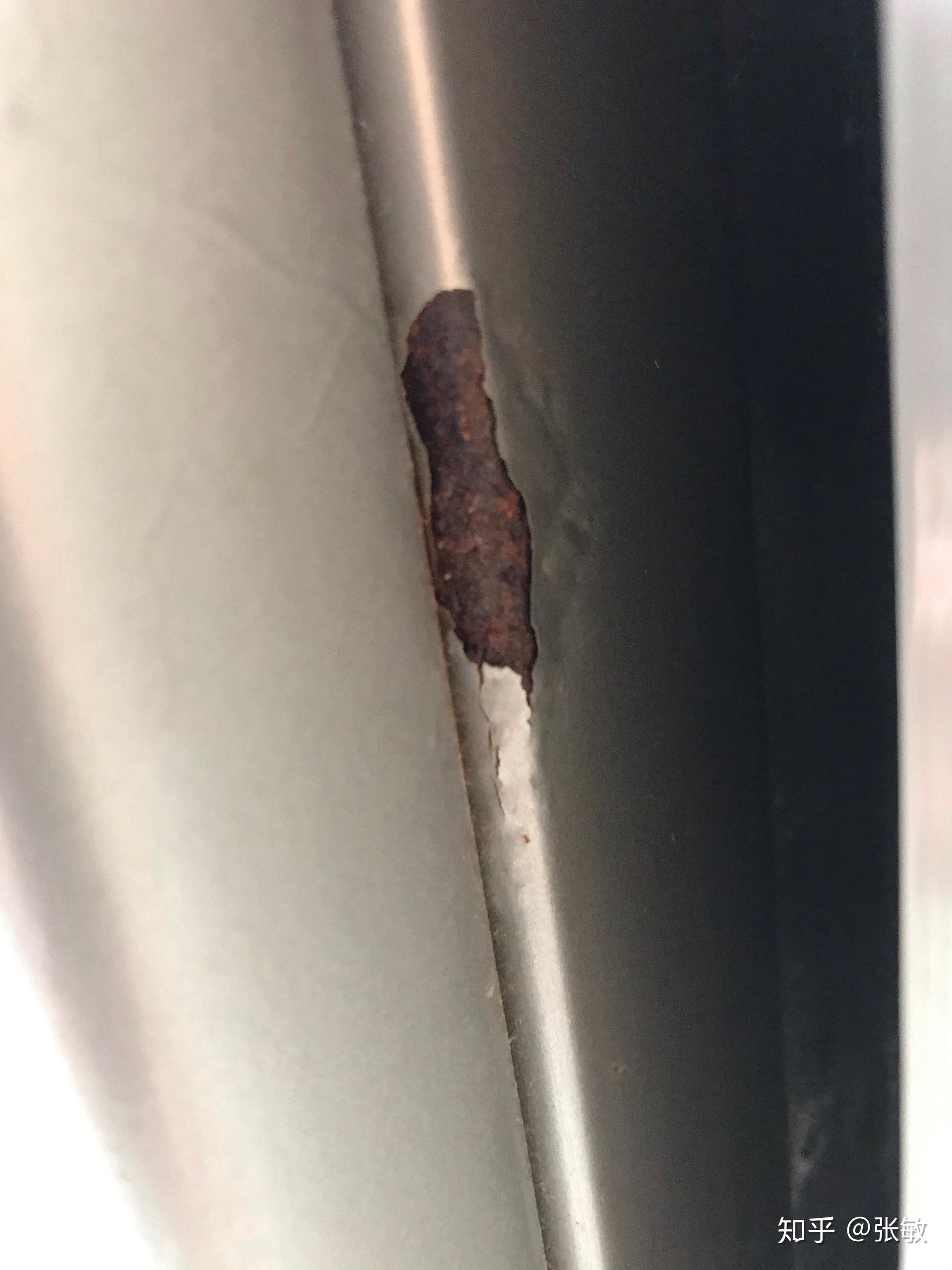 西门子旗舰机型的洗衣机钢板外壳锈蚀严重