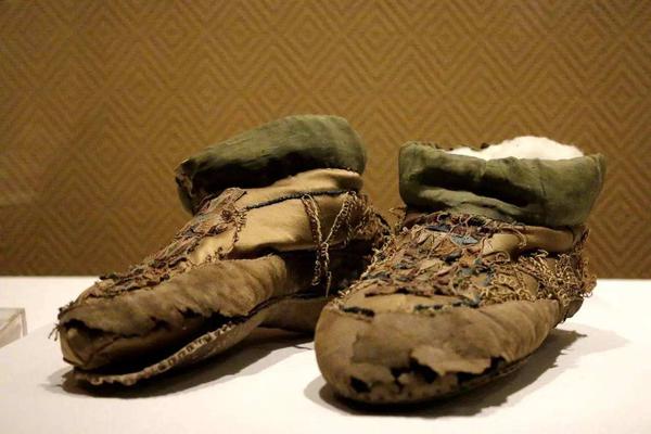 尼雅遗址出土的皮鞋