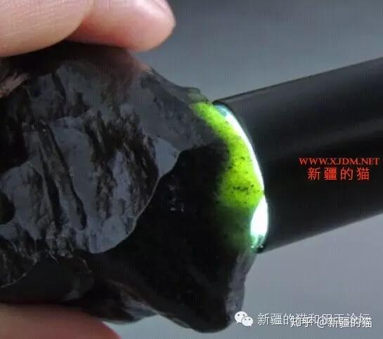 【和田玉】岫玉类卡瓦石的黑点杂质特征