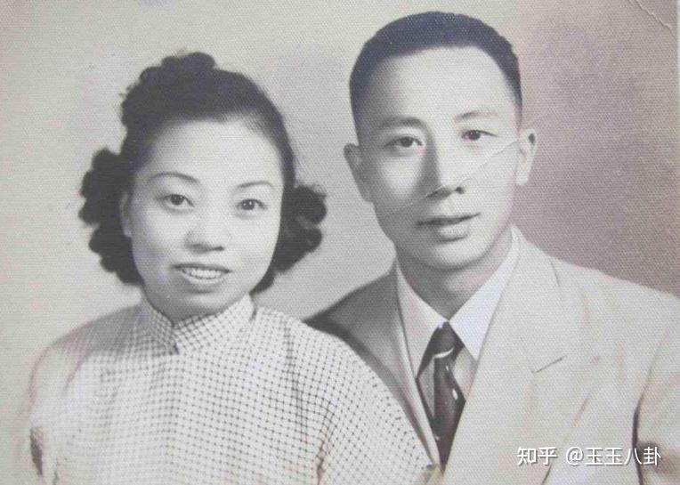 1942年,作家沉樱正怀3胎,得知丈夫把全部家当3万块,拿去给戏子赎身。她不哭不闹,留下字条,丈夫却怒吼:“拿孩子来要挟我?我可以再生!” - 知乎