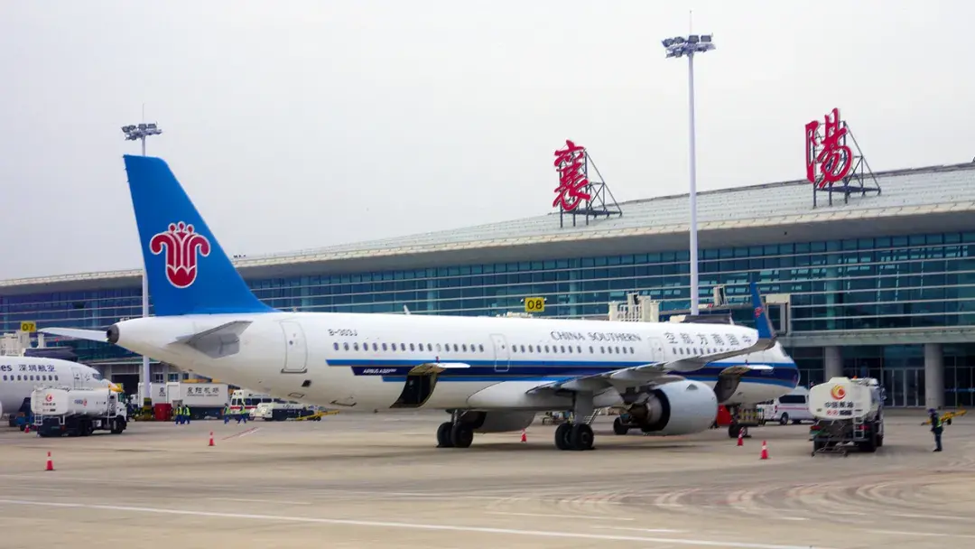 有的是利用枢纽机场搞"连通全国",有的是赚地方机场的补贴,还有一些"