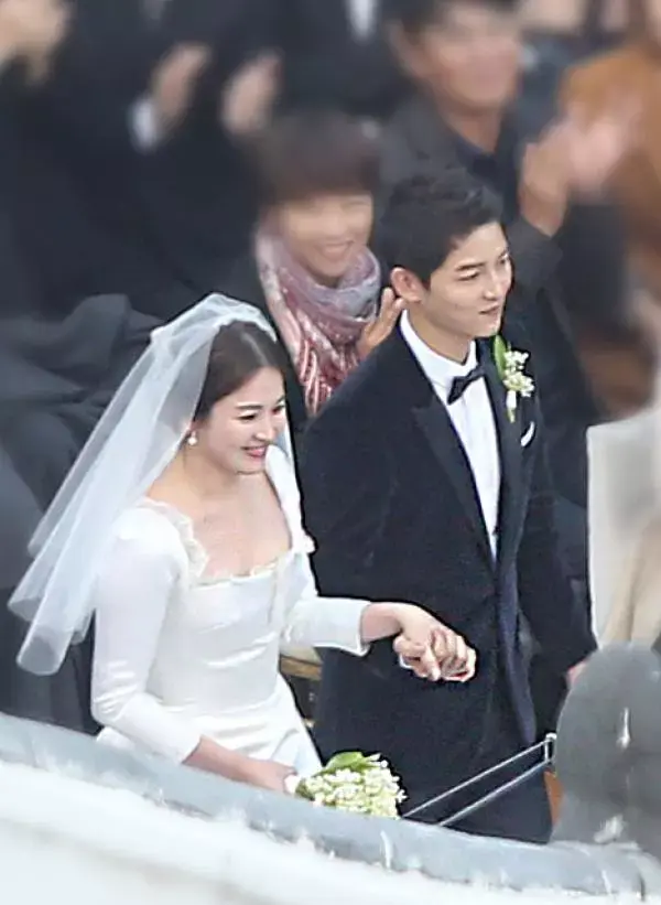 宋仲基宋慧乔大婚嫁给爱情是态度更是选择