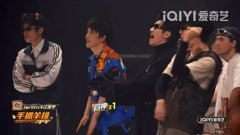 法老在节目上cue马思唯,唱对更高兄弟的diss,还写新词扫射福克斯,gai