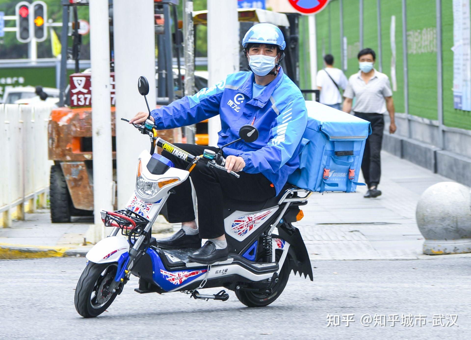 一外賣小哥獲2022年湖北五一勞動獎章20220429武漢晚報