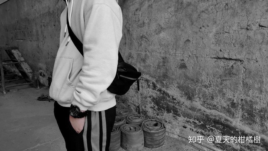 好看还不贵:小米多功能运动休闲胸包 - 知乎