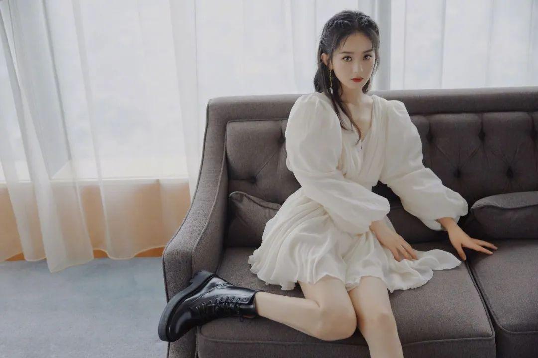 身高,同时它的版型可以让腿看起来更直~非常适合腿细的小骨架女生们!