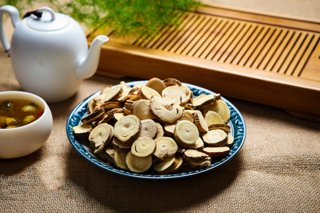 仲景有时也用与甘草药性相近之药大枣来代替甘草的,如葶苈大枣泻肺 