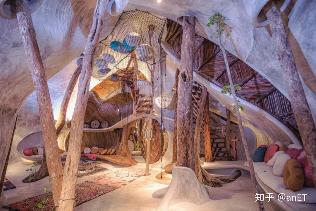 同于普通的房子那样有着生硬的线条,而是让流动的曲线充斥着整个空间