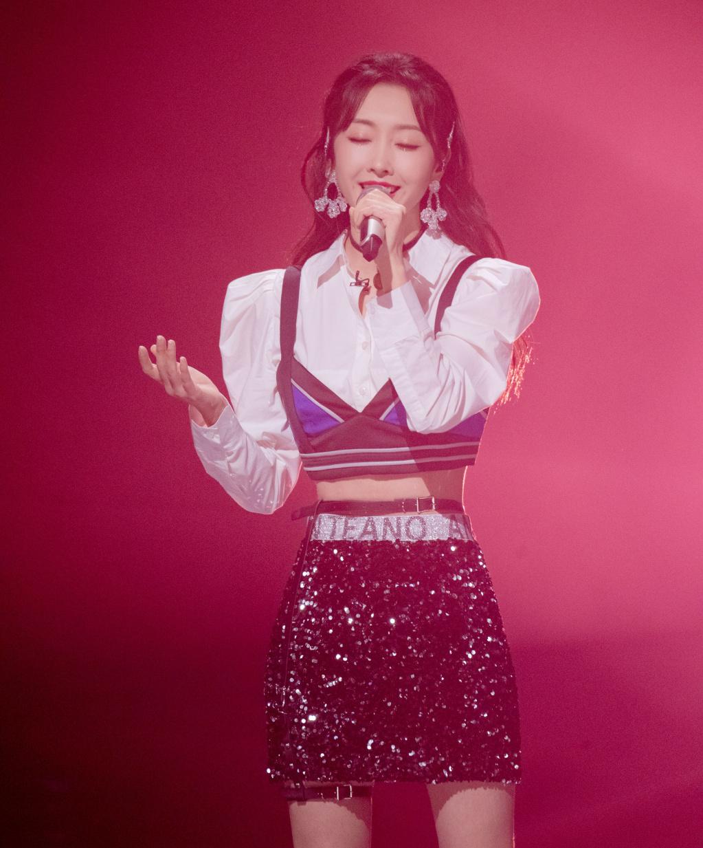 浪姐2造型董洁穿蓬蓬裙扮嫩杨钰莹丸子头成道姑头