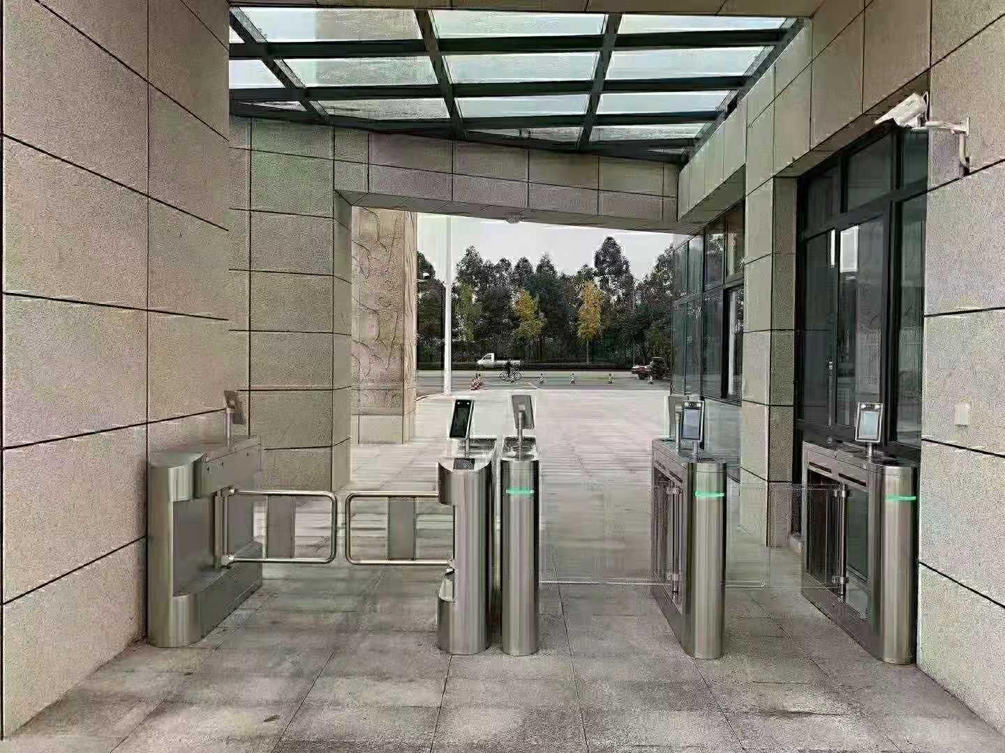 人车混过通道摆闸该如何配置 - 知乎