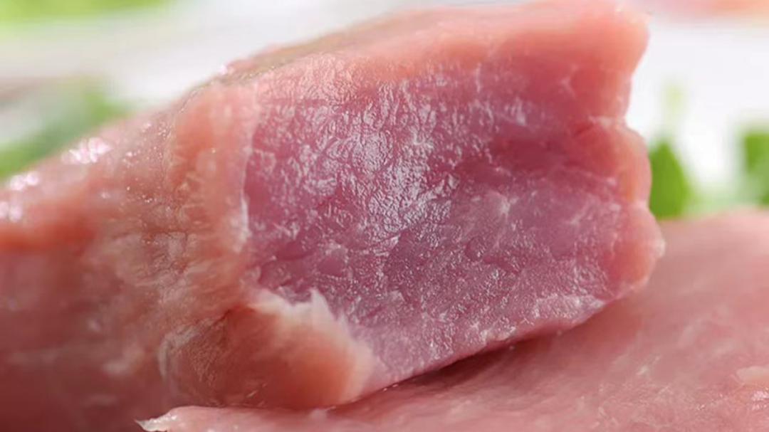 先来说说「美颜肉」,表面粉粉嫩嫩,内里才是我们更熟悉的猪肉的暗红色
