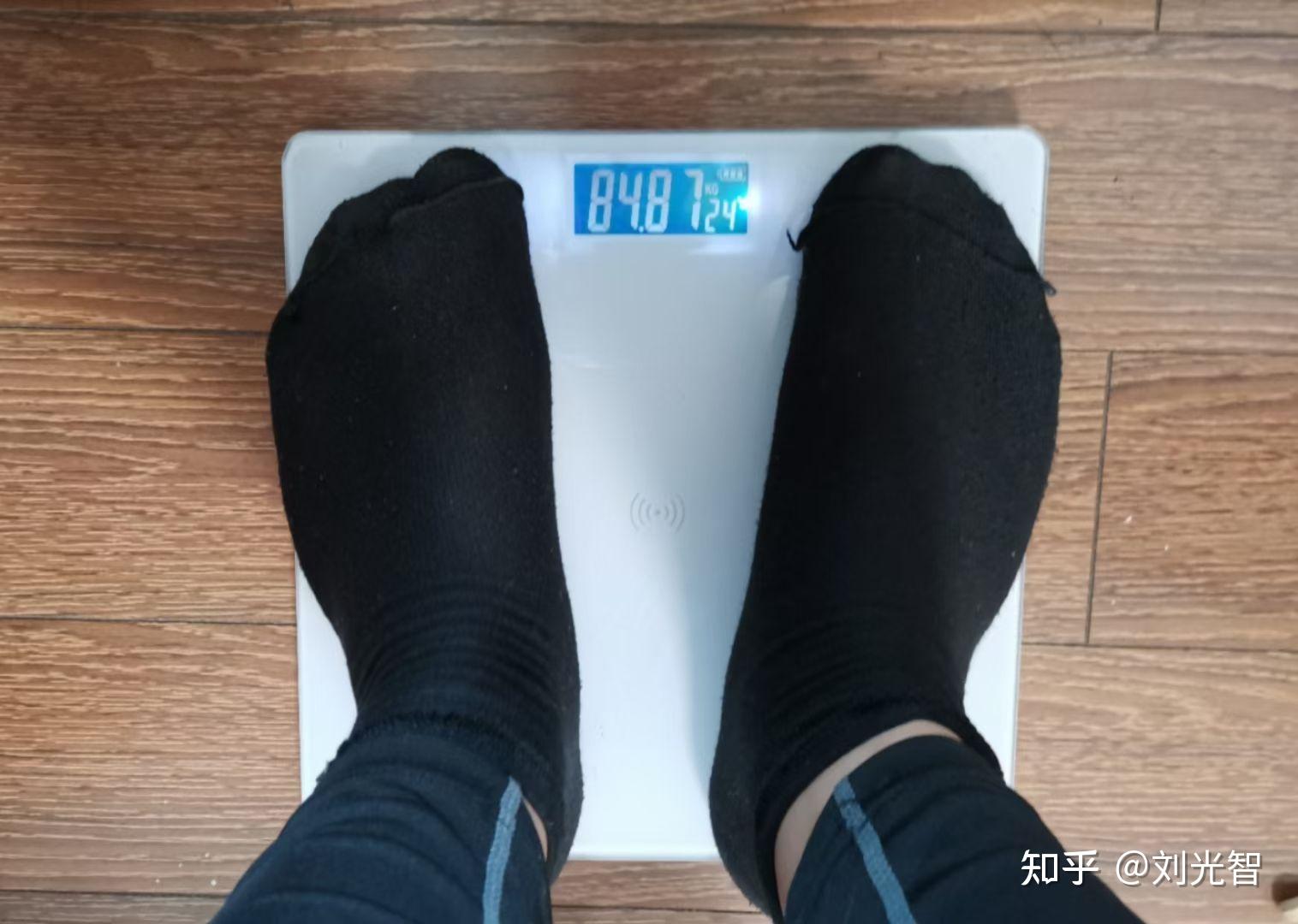 初始105kg 很大基數2021年5月中旬 開始去健身房跑步 大概到了100kg