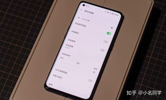 屏幕方面,oppo reno5采用了三星6.