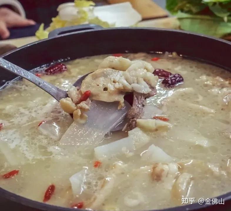 天星小鎮整條街都是美食,各種方竹筍美食,農家菜,小吃,乾鍋,湯鍋等.