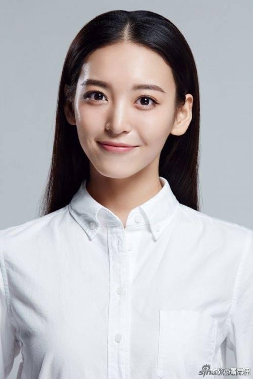 如果你是一个男生,你会选择《春风十里不如你》里面的赵英男还是小红.
