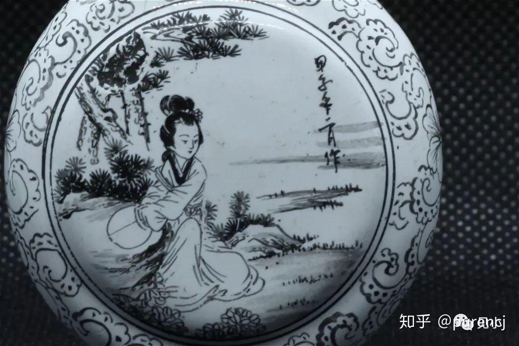 中国骨董　成化年製　染付白抜龍紋　鼻煙壺　康熙時期 中国骨董 成化年製 染付白抜龍紋 鼻煙壺 康熙時期
