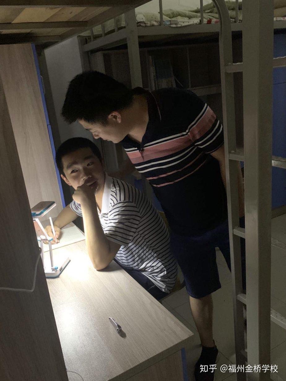 温情到寝暖人心,共沐桃李师生情