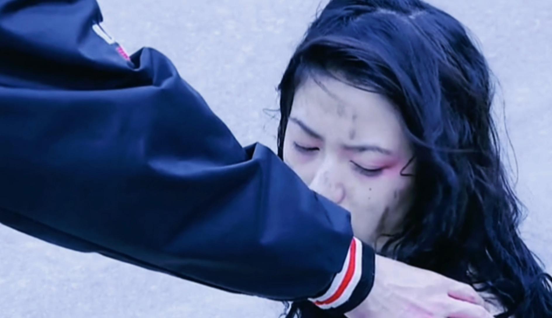 67关注 (一)小女孩亲眼看见妈妈被杀,竟然淡定写作业 电影名《追凶