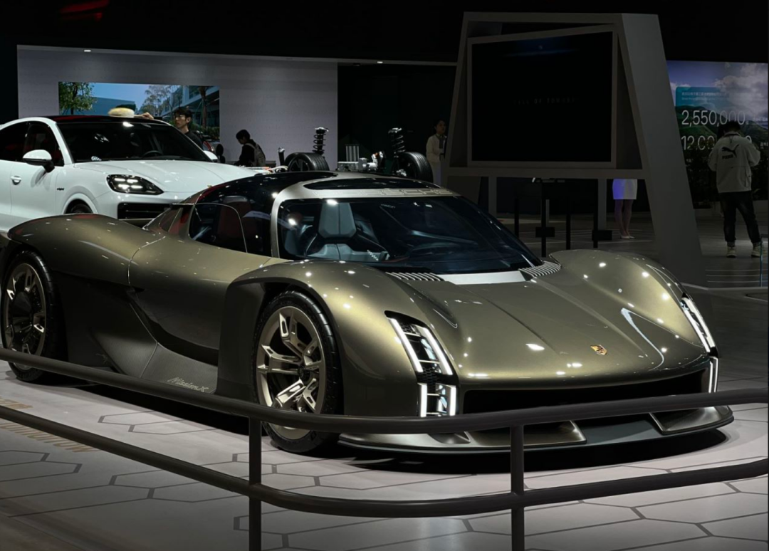 汽车展区技术装备展区法国卡斯特红酒喷泉法国总统府国宴用酒吉尼斯