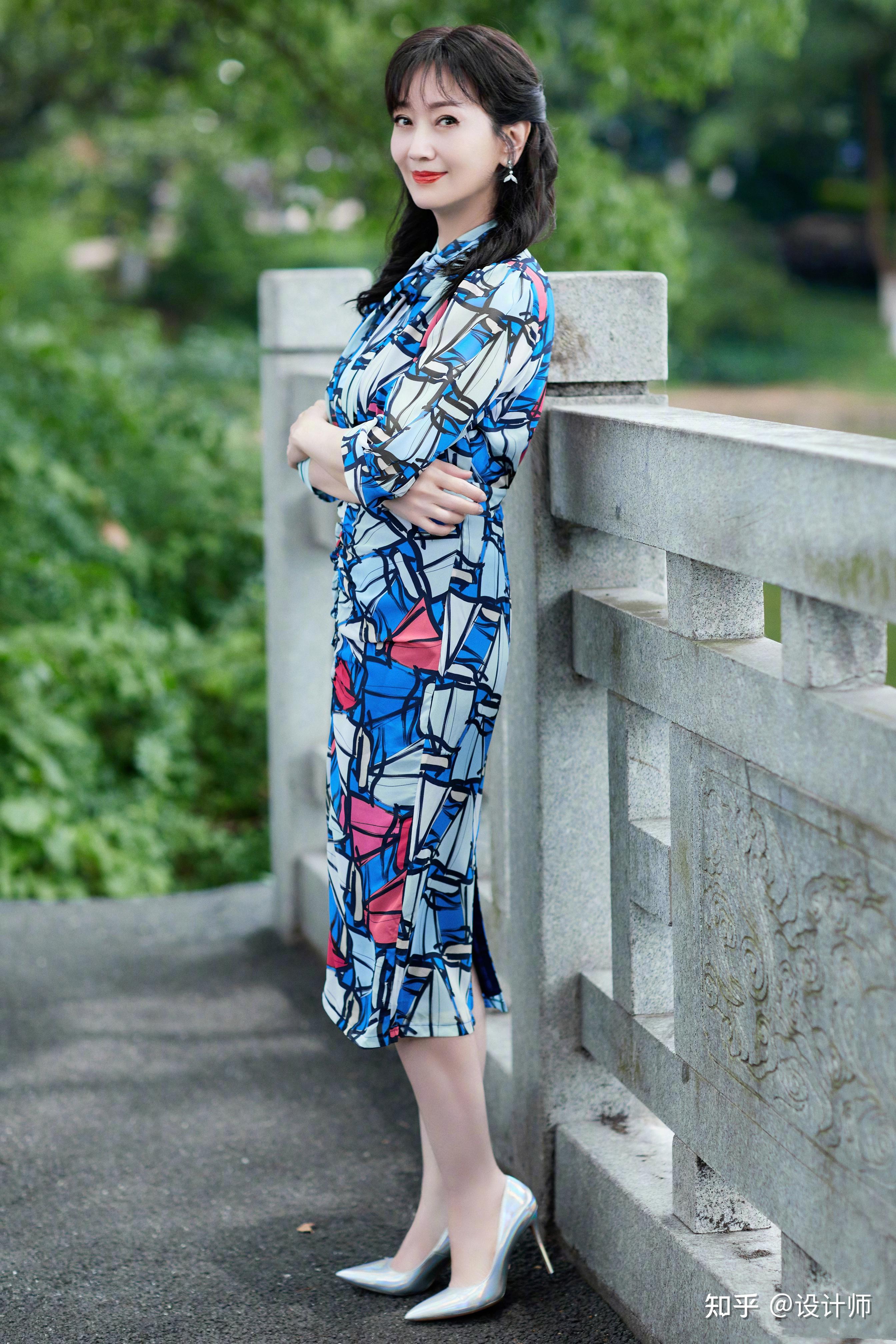 中年姐姐拍照牢记这些拍摄要点自然优雅别具韵味