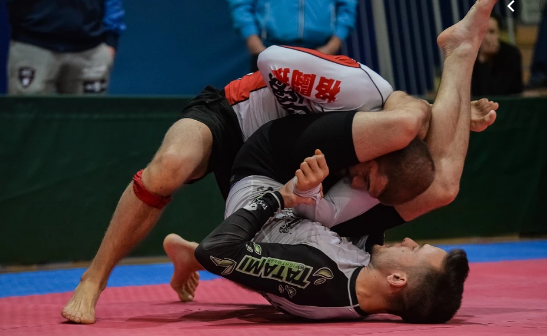 【巴西柔术】【白色死神】小个子如何做大个子三角绞?