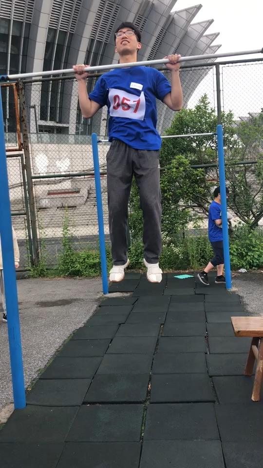 身高一米八体重一百八的人,怎样快速减肥和快速提高引体向上成绩?