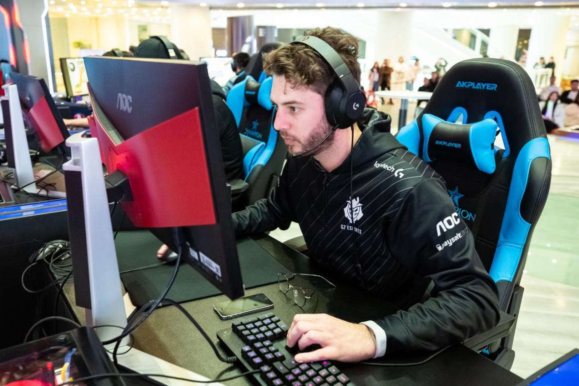 agon电竞局丨引爆山城法国男模们那无处安放的罗曼蒂克