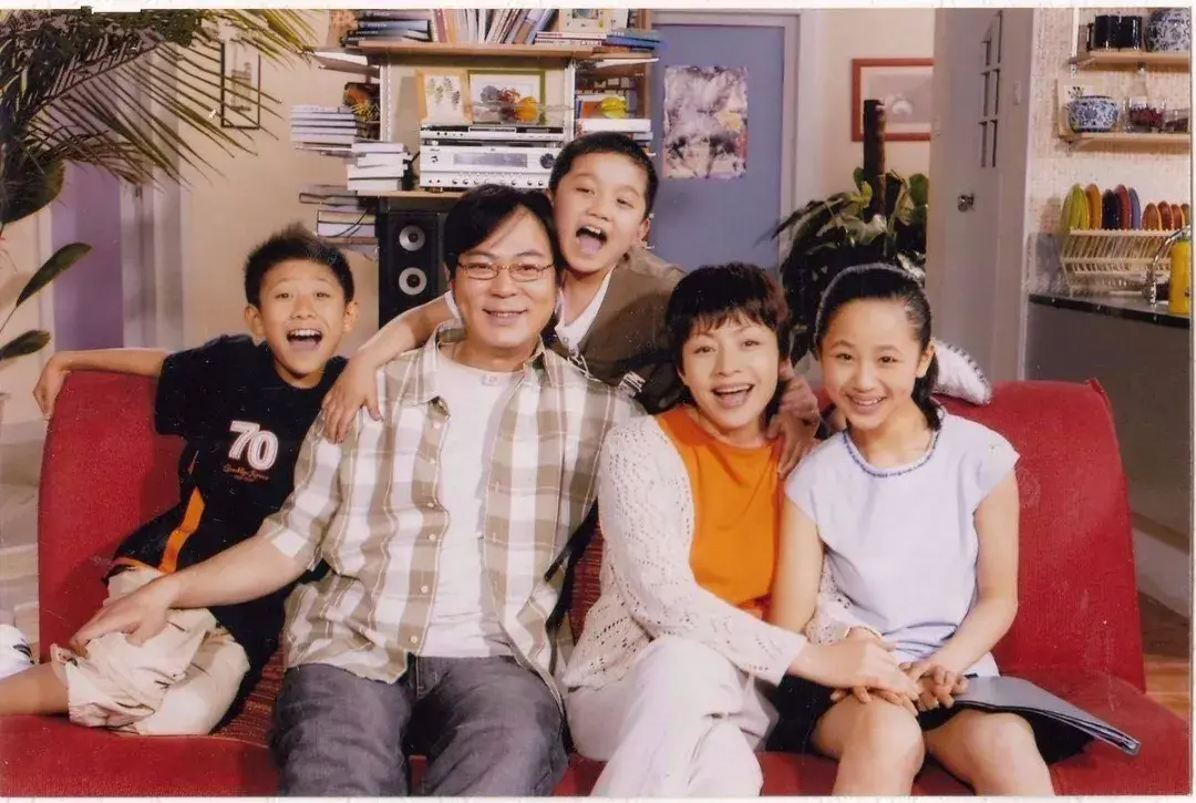 家有儿女刘星一家收入有多少钱原来中产养三胎的真相17年前就剧透了