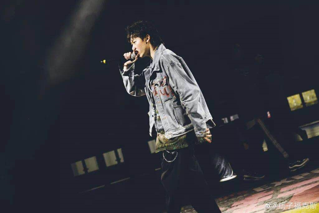 福克斯再一次证明地下rapper想走偶像路线进入主流市场太难了