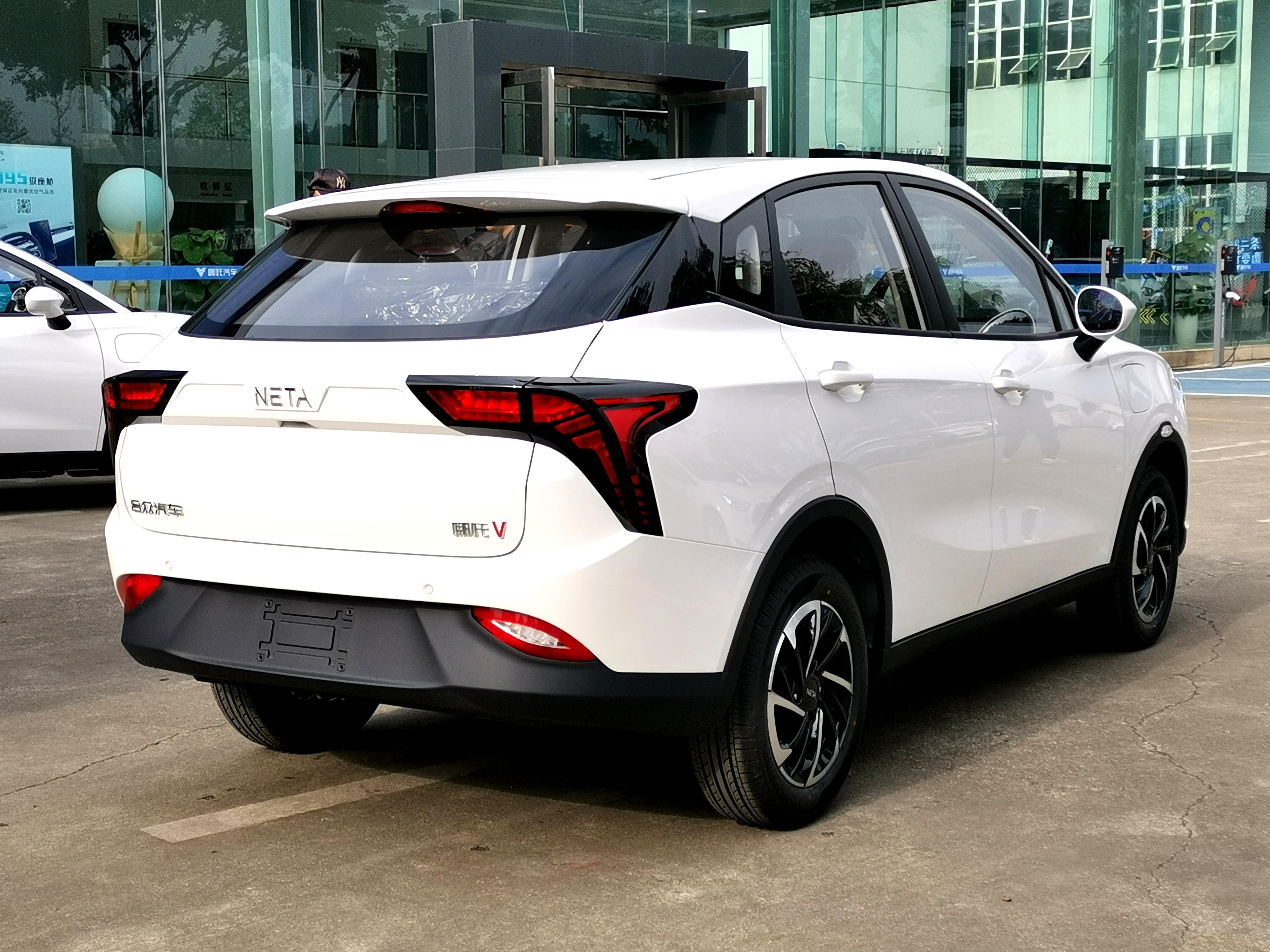 试驾哪吒v最便宜的纯电动suv开起来却像mpv