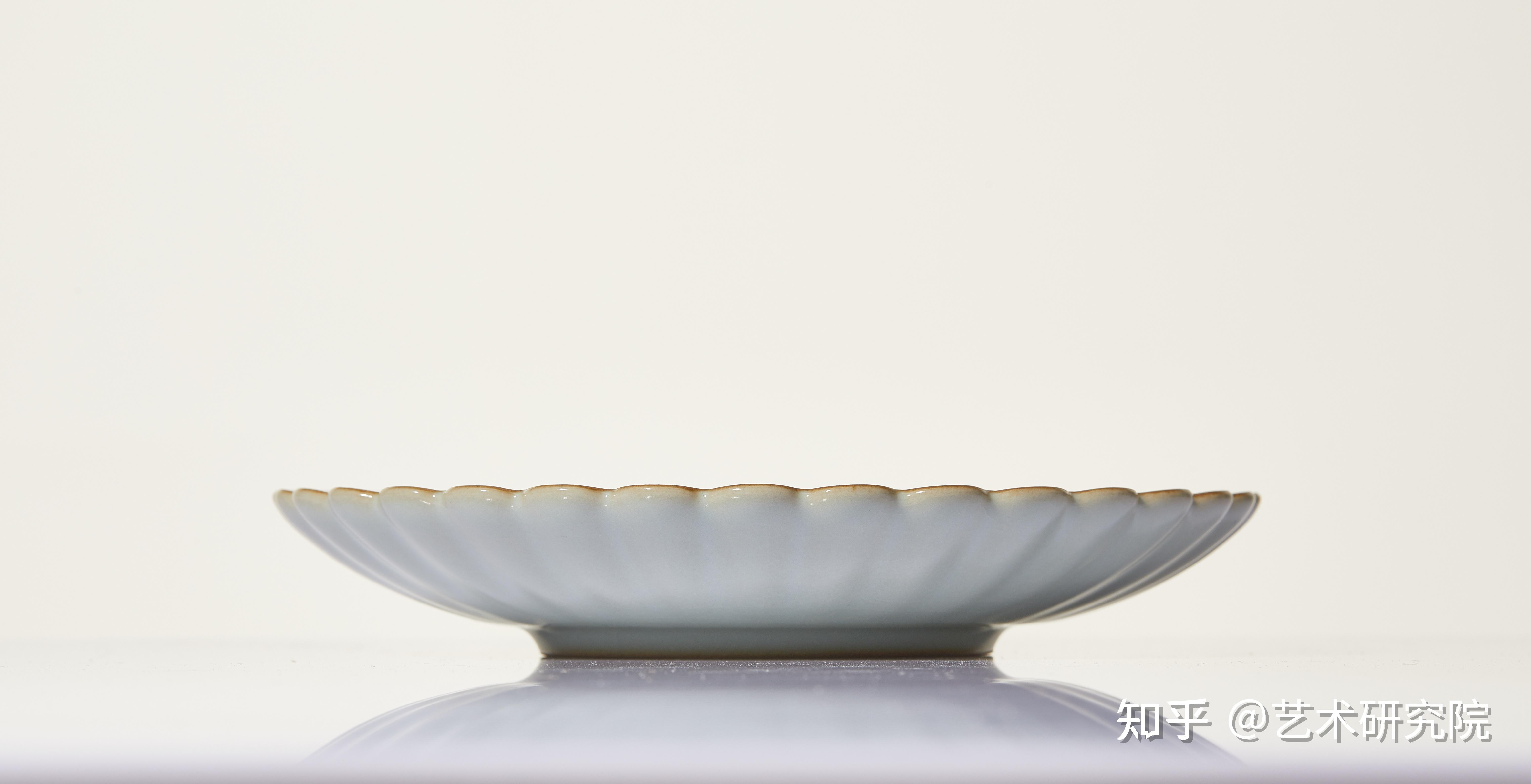 干果点心盘今天人们看到的各主要馆藏汝窑无一雷同,仅颜色就有很多,更