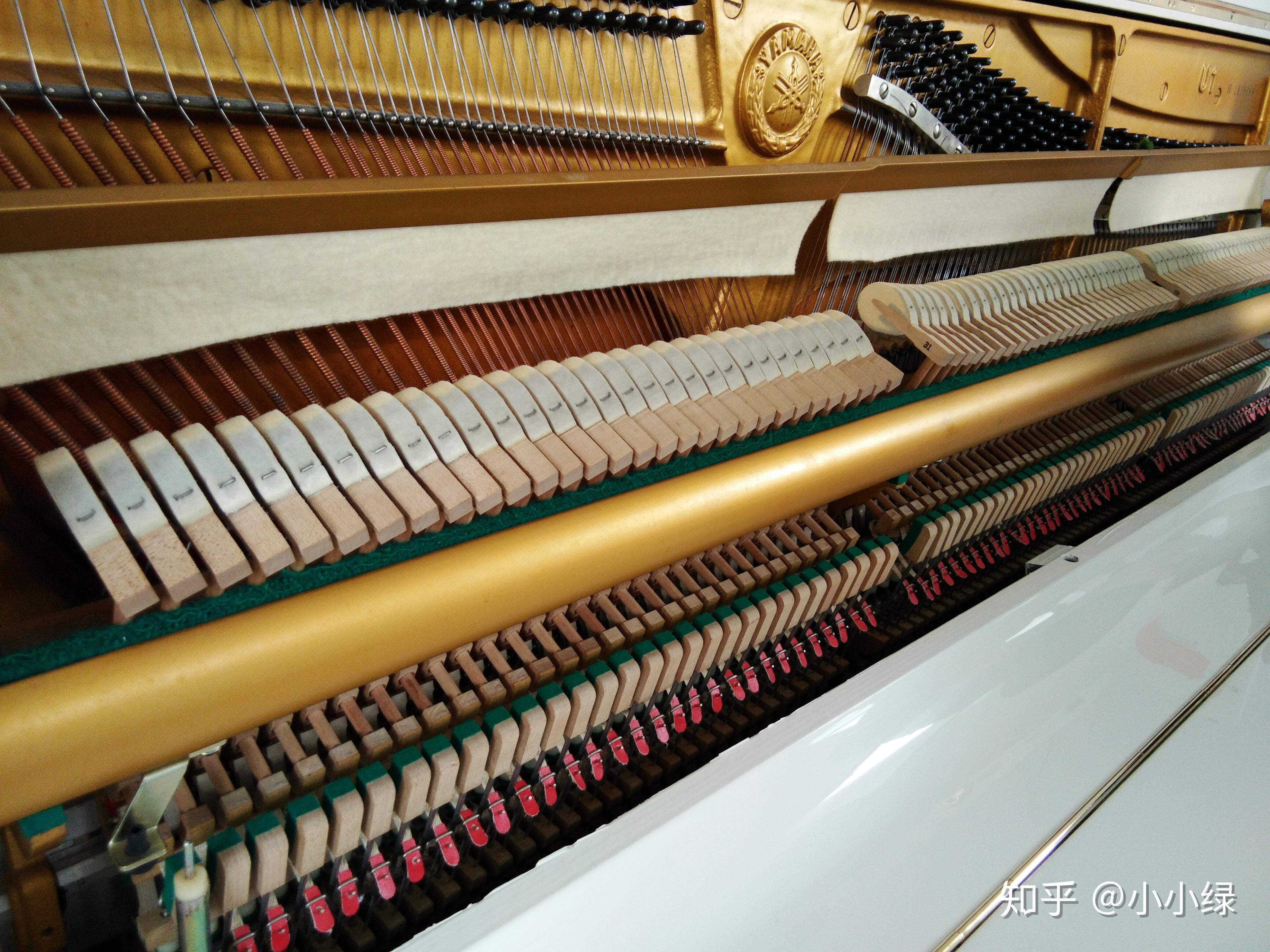 简介:这台钢琴为u1系列中的u1h,是雅马哈当中比较经典畅销的型号,出厂