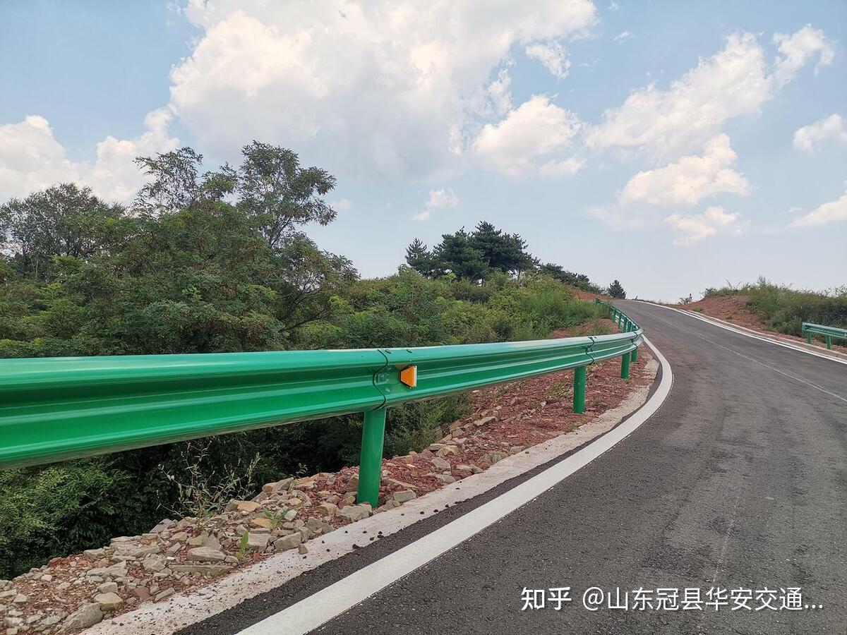 如何选择合适的乡村公路防撞护栏板?B级和C级波形护栏深度解析! - 知乎