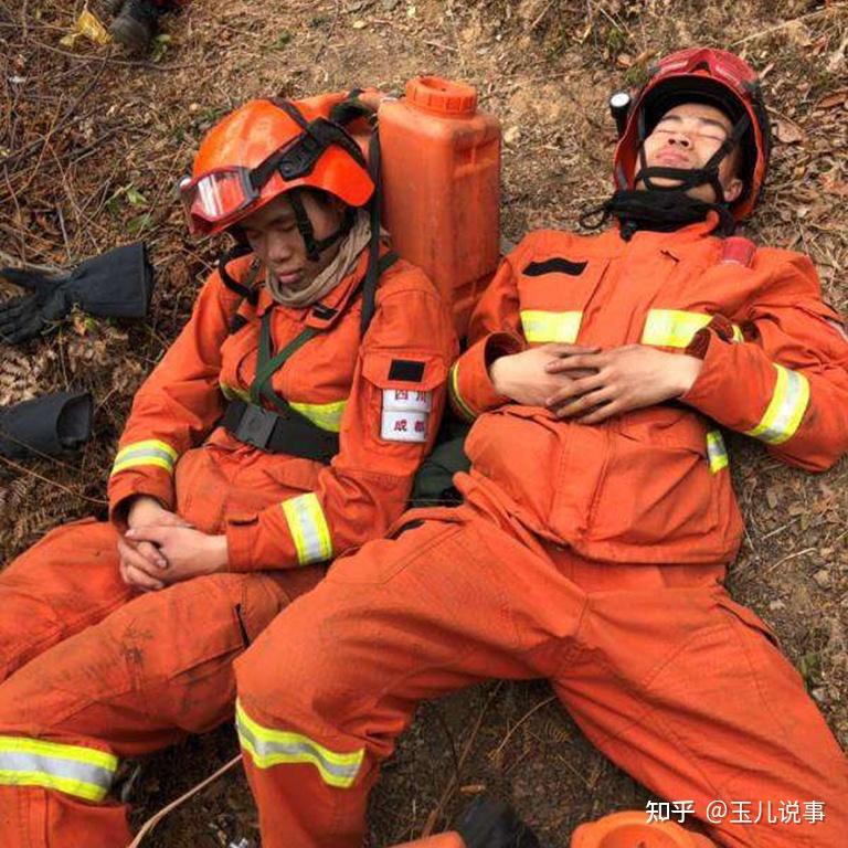 消防员被心爱的女孩献吻,重庆山火救援感人瞬间,让人不禁泪目!