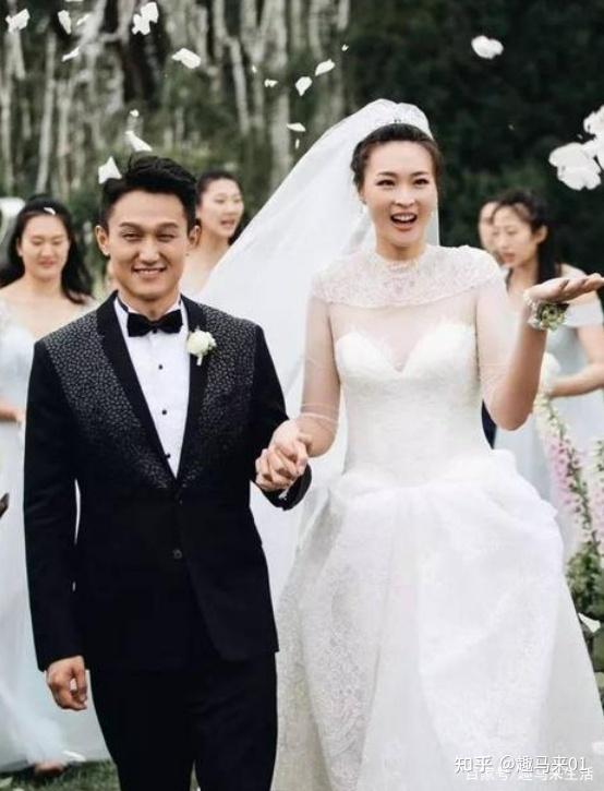 婚后夫妻俩也十足甜蜜,惠若琪与公婆的关系也非常亲近.