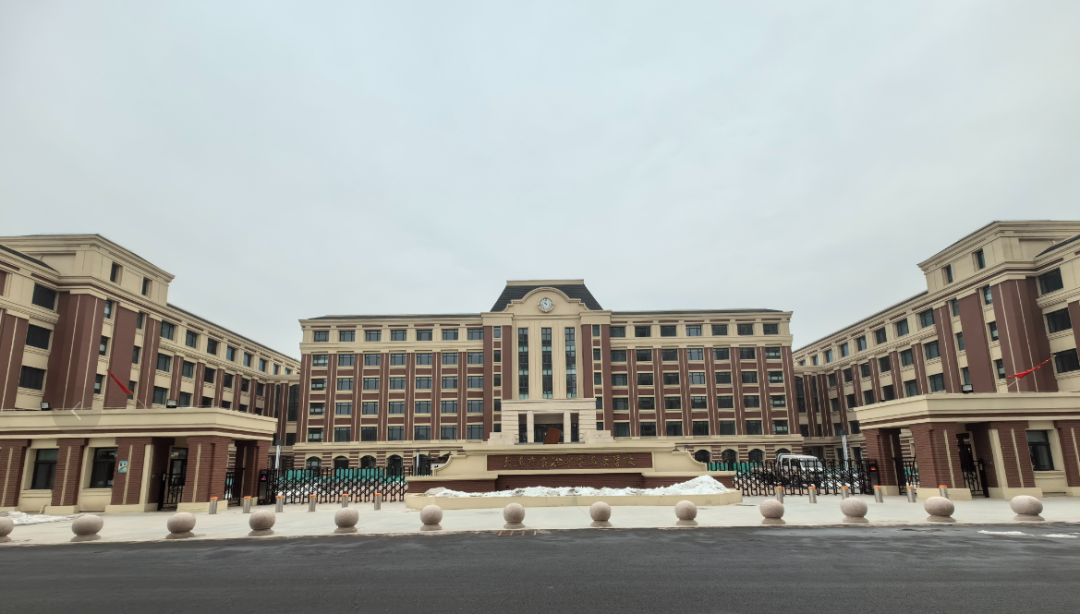 2023年8月31日,天津市实验中学津南学校也正式投入使用.