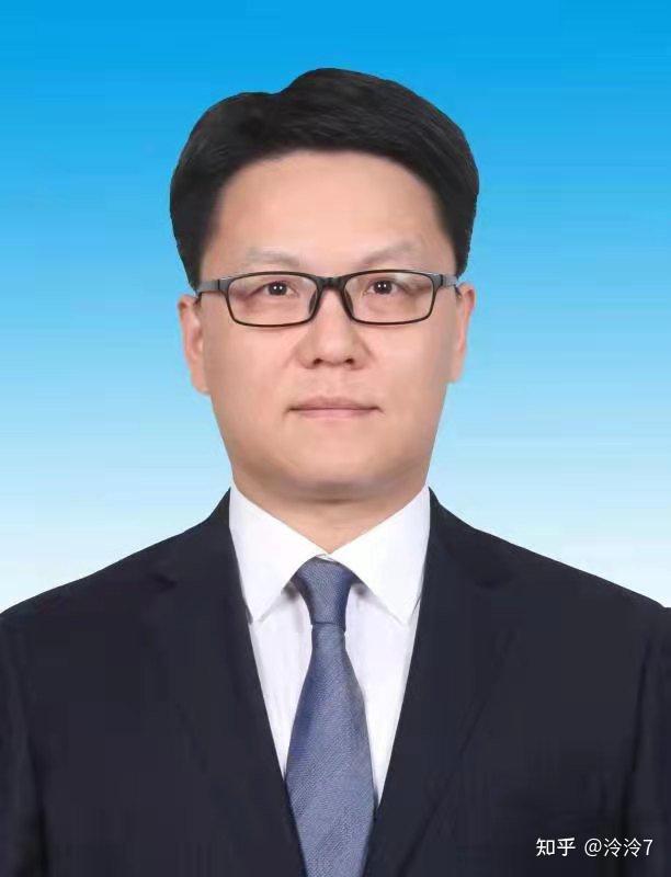 刘松林,男,汉族,1980年12月生,研究生学历,硕士,中共党员,现任天津市