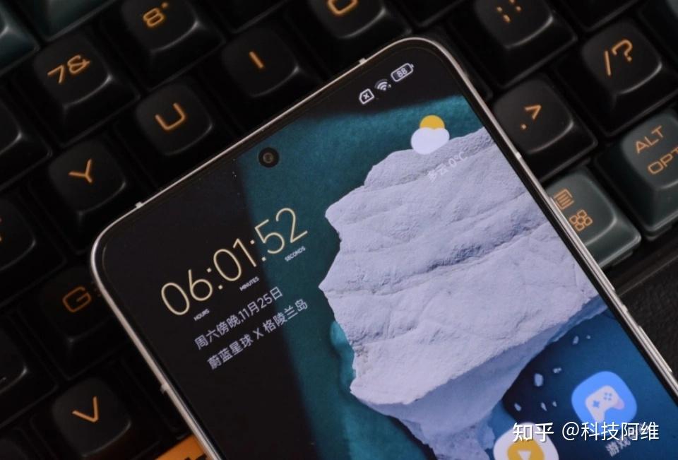 小米终于妥协,2k屏旗舰跌至2205元起,骁龙8gen2 16gb 1tb